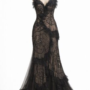 Chic Black Lace Prom Dress
